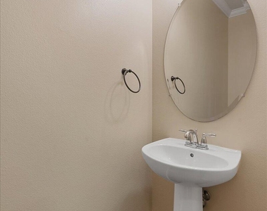 700 Ventura Drive - Photo Thumbnail 14
