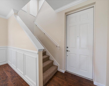 700 Ventura Drive - Photo Thumbnail 4