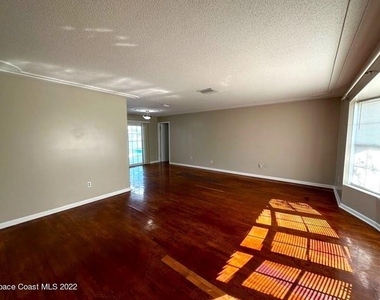 1660 Neptune Drive - Photo Thumbnail 2
