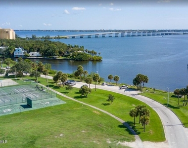 475 Coral Drive - Photo Thumbnail 12