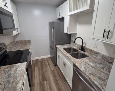 3585 Sable Palm Lane - Photo Thumbnail 4