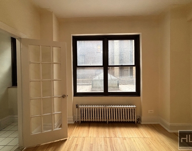 Second Avenue - Photo Thumbnail 5
