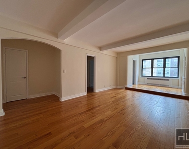 East 56 Street - Photo Thumbnail 5
