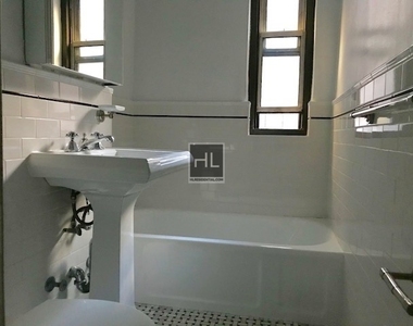 East 56 Street - Photo Thumbnail 2
