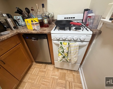 326 West 83 Street - Photo Thumbnail 9