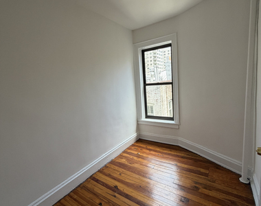 1427 York Avenue - Photo Thumbnail 4
