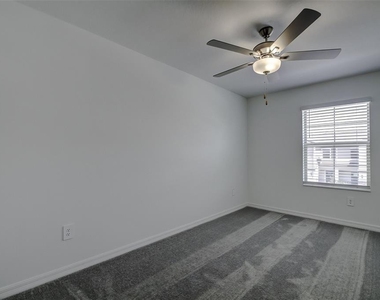 8240 Corner Pine Way - Photo Thumbnail 25