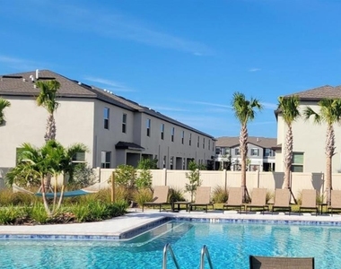 8240 Corner Pine Way - Photo Thumbnail 3