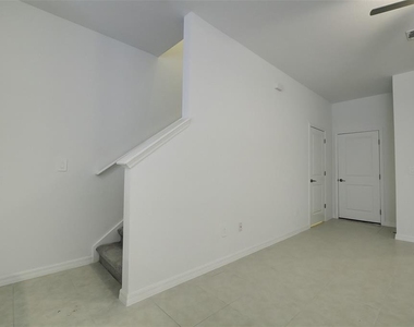 8240 Corner Pine Way - Photo Thumbnail 9
