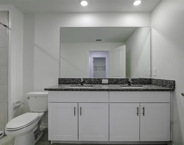 8240 Corner Pine Way - Photo Thumbnail 19