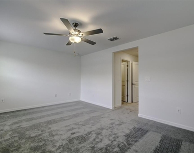 8240 Corner Pine Way - Photo Thumbnail 16
