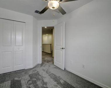 8240 Corner Pine Way - Photo Thumbnail 22