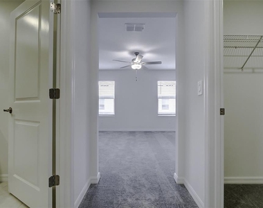 8240 Corner Pine Way - Photo Thumbnail 11