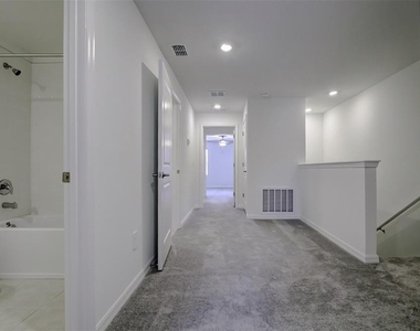 8240 Corner Pine Way - Photo Thumbnail 10