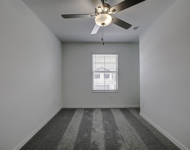 8240 Corner Pine Way - Photo Thumbnail 26