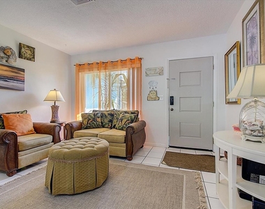 13589 Croft Drive S - Photo Thumbnail 8