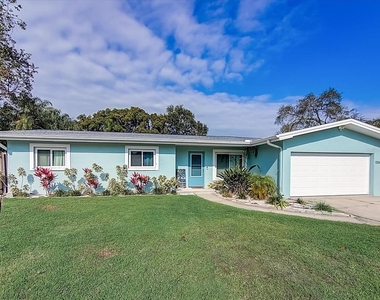 13589 Croft Drive S - Photo Thumbnail 3
