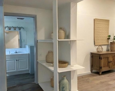 308 E Adalee Street - Photo Thumbnail 3
