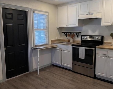 308 E Adalee Street - Photo Thumbnail 4