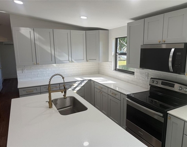 3000 Karen Avenue - Photo Thumbnail 6