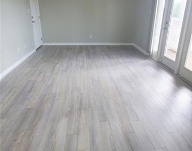 184 Pompano Drive Se - Photo Thumbnail 2