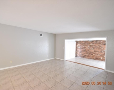 8720 Flame Vine Avenue - Photo Thumbnail 6