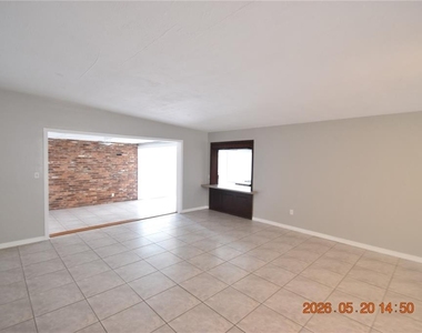 8720 Flame Vine Avenue - Photo Thumbnail 5