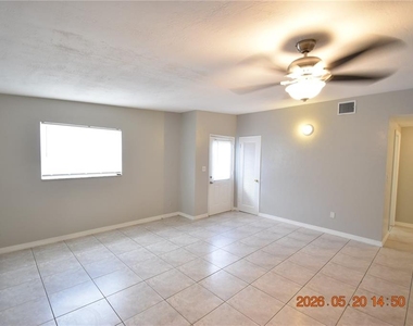 8720 Flame Vine Avenue - Photo Thumbnail 2