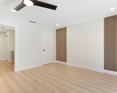 3119 Hyde Park Drive - Photo Thumbnail 14