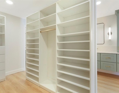 3119 Hyde Park Drive - Photo Thumbnail 18
