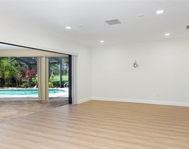 3119 Hyde Park Drive - Photo Thumbnail 5