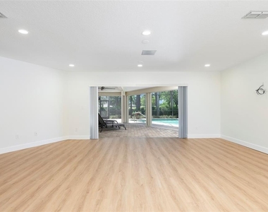 3119 Hyde Park Drive - Photo Thumbnail 4