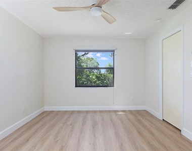 3119 Hyde Park Drive - Photo Thumbnail 33