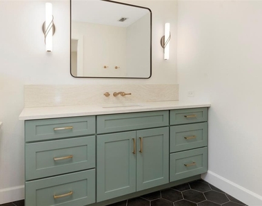 3119 Hyde Park Drive - Photo Thumbnail 16