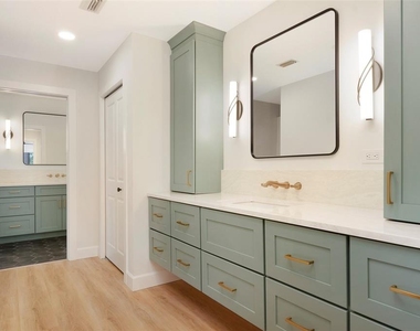 3119 Hyde Park Drive - Photo Thumbnail 15