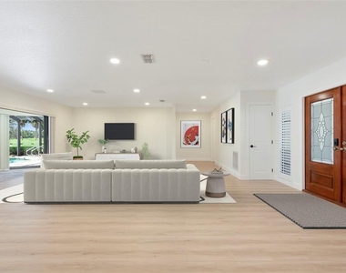 3119 Hyde Park Drive - Photo Thumbnail 3