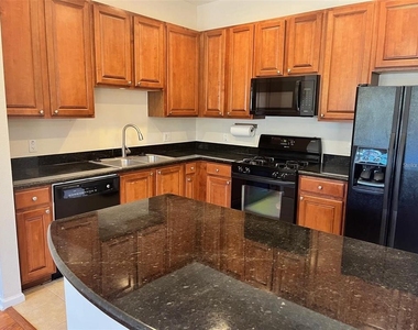 532 Jasmine Way - Photo Thumbnail 7