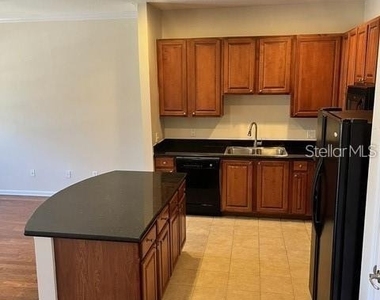 532 Jasmine Way - Photo Thumbnail 6