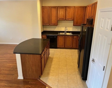 532 Jasmine Way - Photo Thumbnail 5