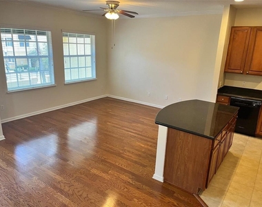 532 Jasmine Way - Photo Thumbnail 4