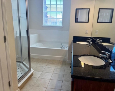 532 Jasmine Way - Photo Thumbnail 10