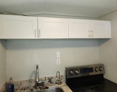 1426 10th Street W - Photo Thumbnail 4