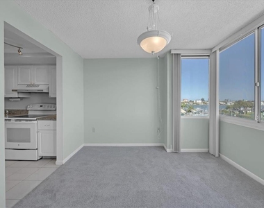 660 Island Way - Photo Thumbnail 9
