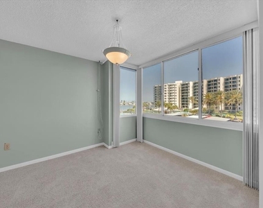 660 Island Way - Photo Thumbnail 5