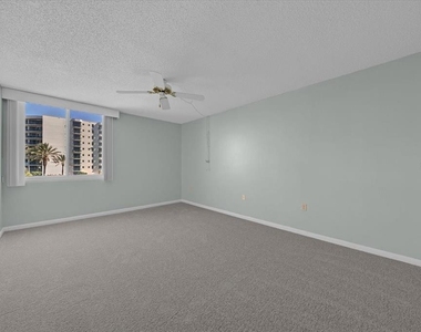 660 Island Way - Photo Thumbnail 12