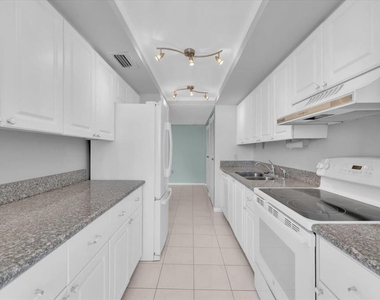 660 Island Way - Photo Thumbnail 7