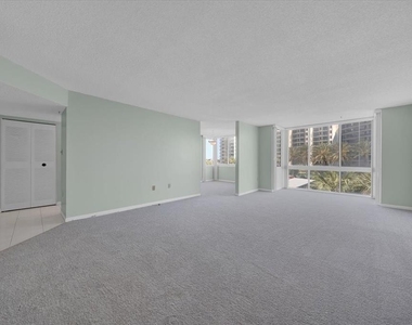 660 Island Way - Photo Thumbnail 2