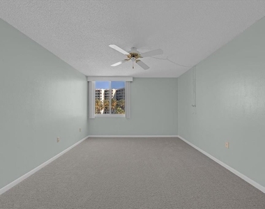 660 Island Way - Photo Thumbnail 13