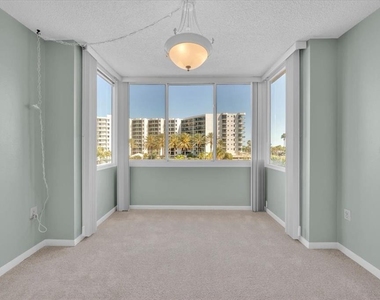 660 Island Way - Photo Thumbnail 4
