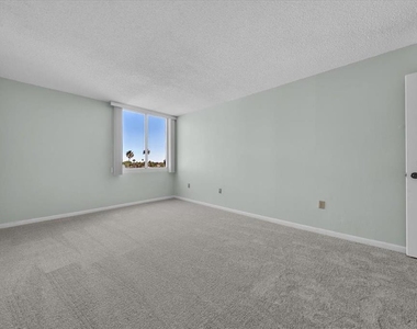 660 Island Way - Photo Thumbnail 17